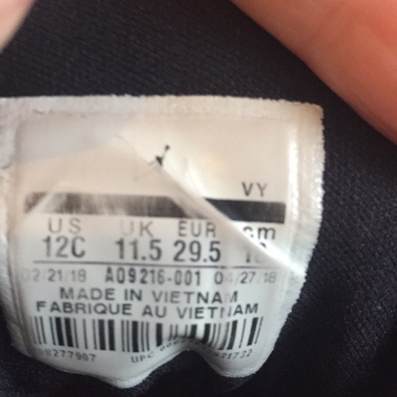 Jordan kids size 12 - Picture 6 of 16